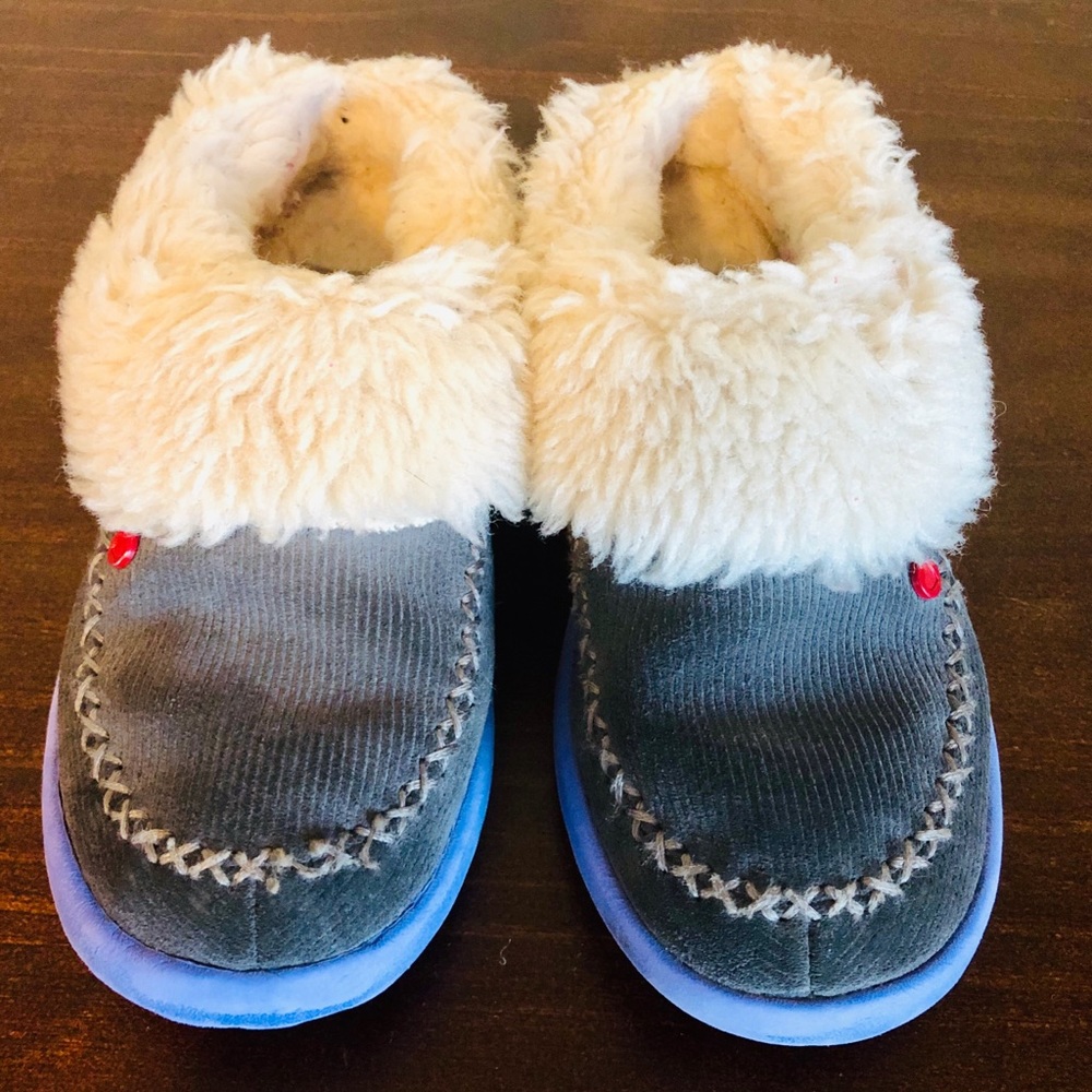 Girl’s Ugg Slipper